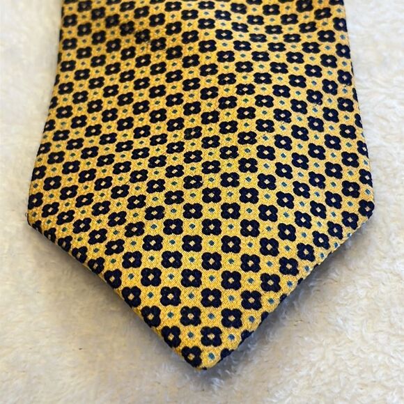 Tommy Hilfiger Yellow with Navy Flowers 100% Silk Tie - Picture 1 of 10